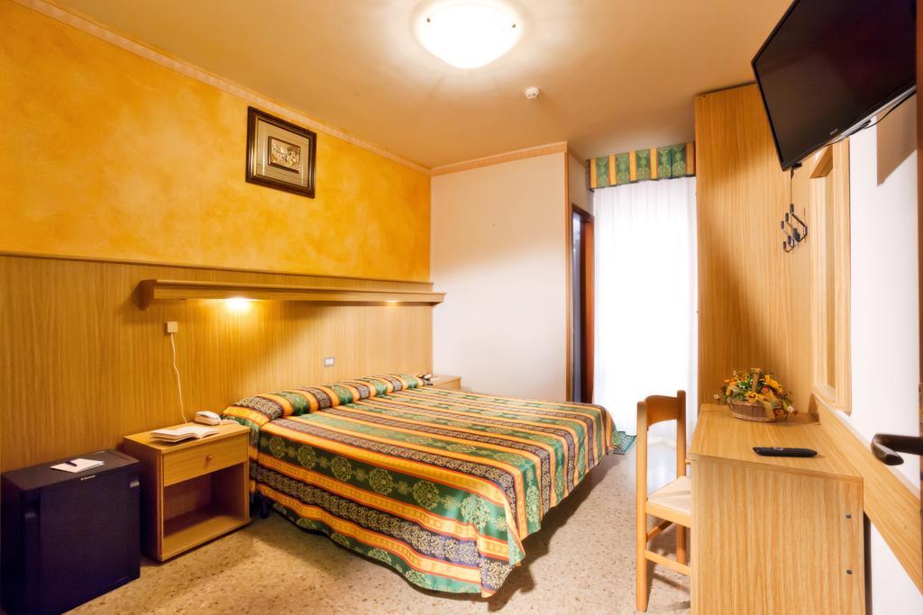 Hotel Kennedy Bibione Chambre photo