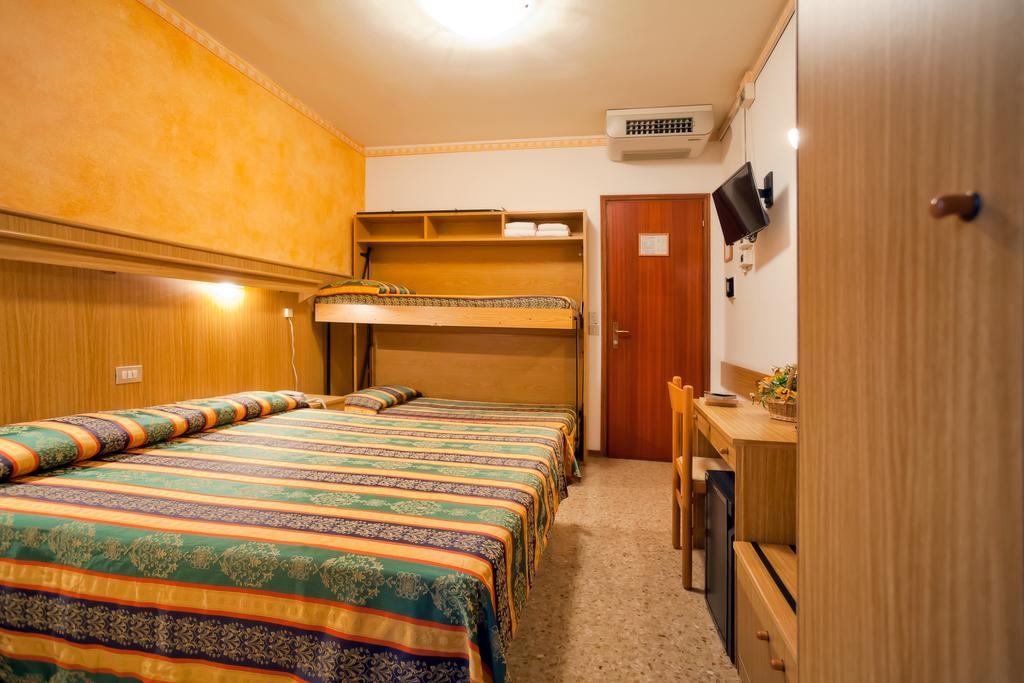 Hotel Kennedy Bibione Chambre photo